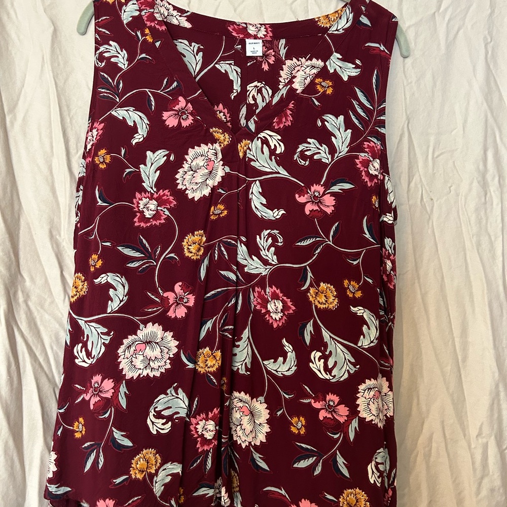 Old Navy maroon Floral tank cami size large
